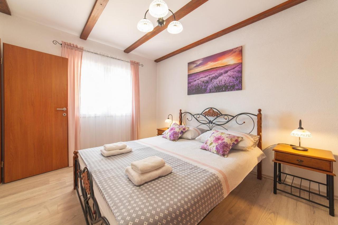 Holiday Home Sego With Private Pool Veliki Brocanac Bagian luar foto