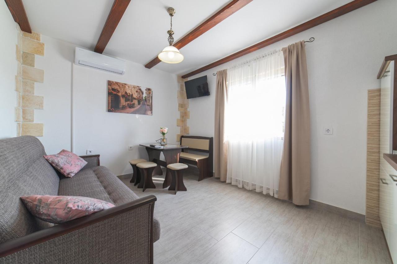 Holiday Home Sego With Private Pool Veliki Brocanac Bagian luar foto