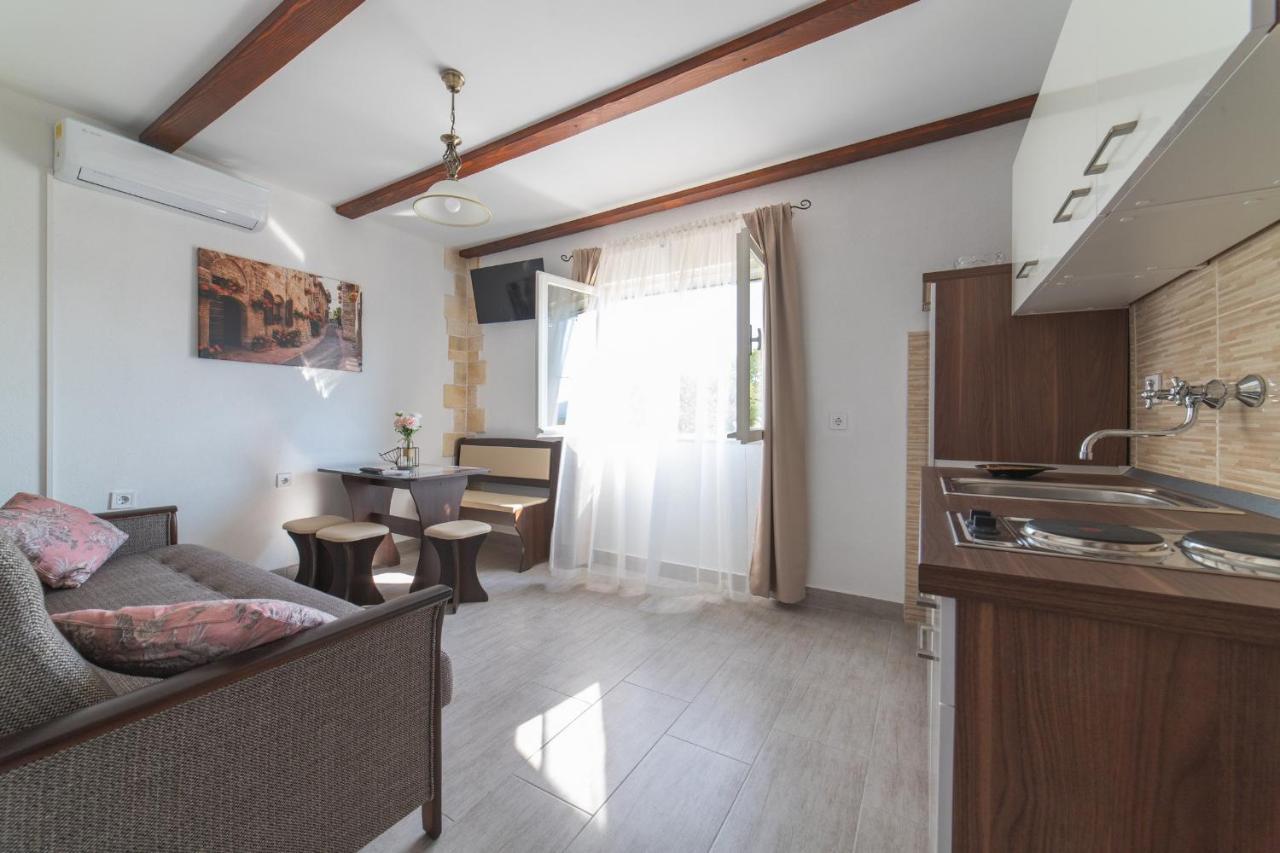 Holiday Home Sego With Private Pool Veliki Brocanac Bagian luar foto